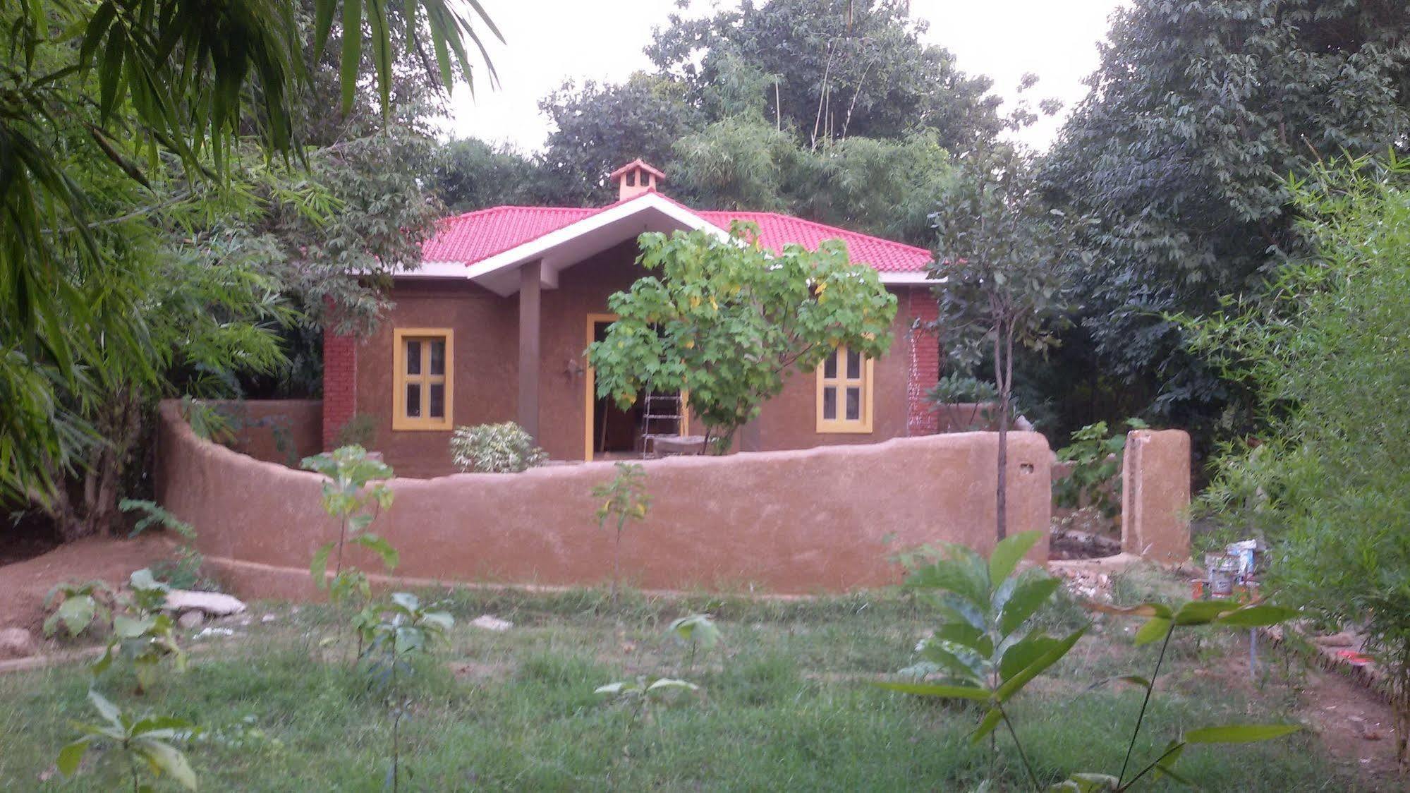Lemon Tree Wildlife Resort, Bandhavgarh Tāla Exteriör bild